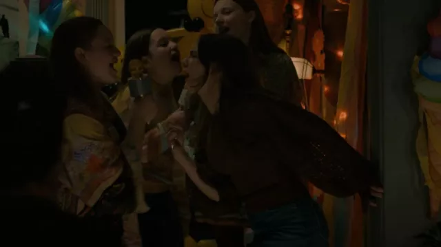 Rebecca Taylor Ladder Sleeve Sweater usado por Lynn Bouchard (Brooklyn Shuck) como se ve en Evil (S03E09)