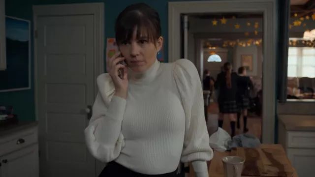 Alice + Olivia Barette Suéter usado por Kristen Bouchard (Katja Herbers) como se ve en Evil (S02E05)
