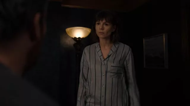 Hanro Women's Malie Woven Long Sleeve Gown usado por Kristen Bouchard (Katja Herbers) como se ve en Evil (S02E08)