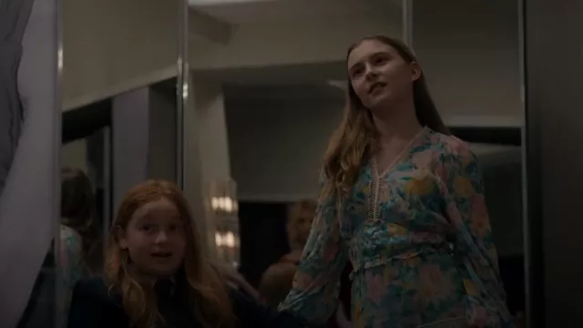 Mini robe à fleurs bleues Hemand et Nandita portée par Lynn Bouchard (Brooklyn Shuck) vue dans Evil (S02E10)
