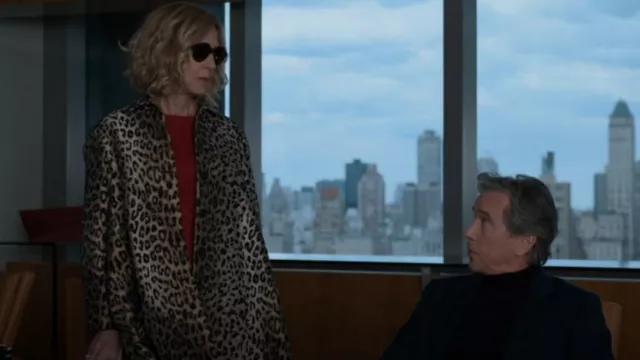Sara Battaglia Plisado Leopard Jacquard Abrigo usado por Sheryl Luria (Christine Lahti) como se ve en Evil (S02E12)