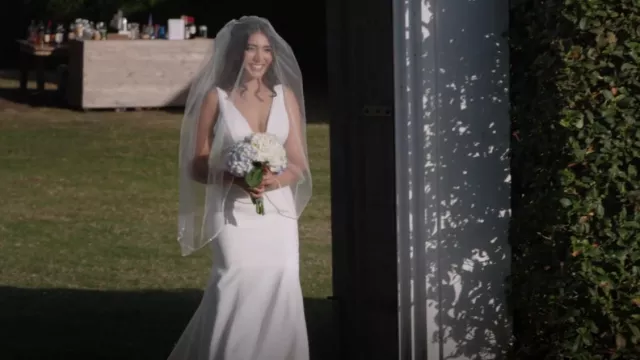 Pronovias Minimalist Crepe Wedding Dress worn by Thaís Ramone as seen in 90  Day Fiancé (S09E19)