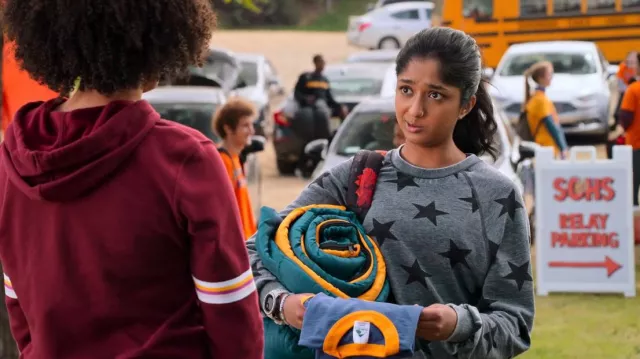 Sundry Star Puffed Sleeve Sweatshirt worn by Devi Vishwakumar (Maitreyi Ramakrishnan) as seen in Never Have I Ever (S02E05)