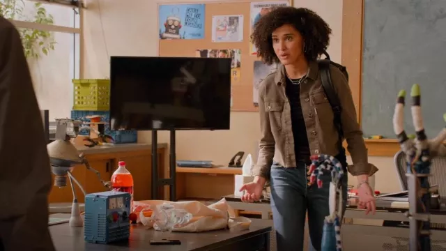 Vince Micro Double Striped Tee worn by Fabiola Torres (Lee Rodriguez) as seen in Never Have I Ever (S02E10)