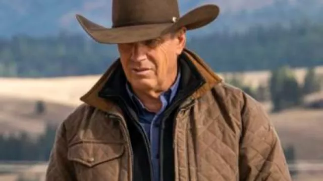 Veste de cow-boy en coton matelassé brun portée par John Dutton (Kevin Costner) dans la série télévisée Yellowstone (saison 4 épisode 5)