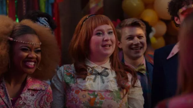 Betsey Johnson Mesh Bow Necklace porté par Kourtney (Dara Reneé) vu dans High School Musical: The Musical: The Series (S03E07)
