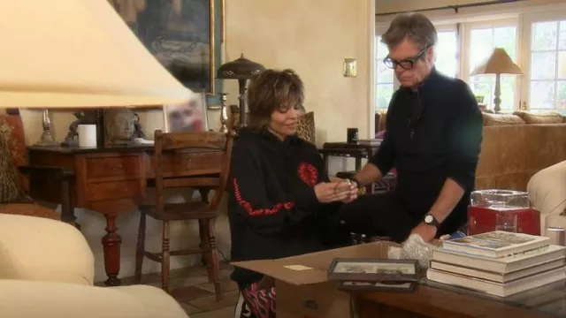Torch'd x Terez Capris Leg­gings worn by Lisa Rinna as seen in The Real Housewives of Beverly Hills (S12E16)