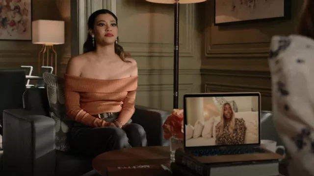 Jonathan Simkhai Zayla Compact Off The Shoulder Sweater usado por Eva (Kara Royster) como se ve en Dynasty (S04E16)