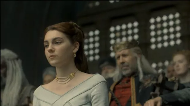 Pearl Necklace worn by Young Lady Alicent Hightower (Emily Carey) in House of the Dragon TV show wardrobe (Season 1 Episode 1)