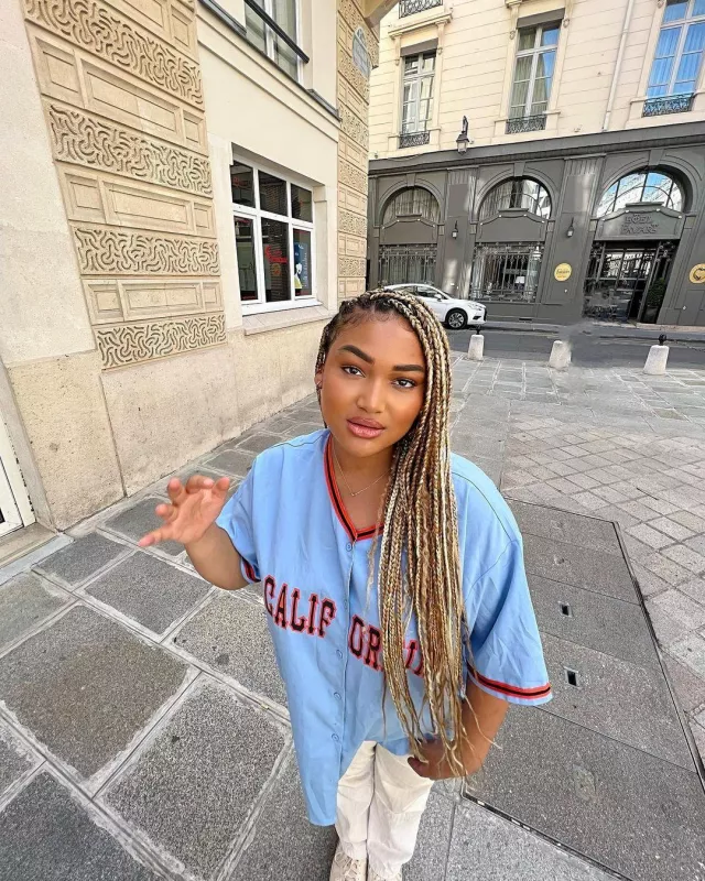 The california blue shirt worn by Anais on her Instagram account @flawlessbyanais
