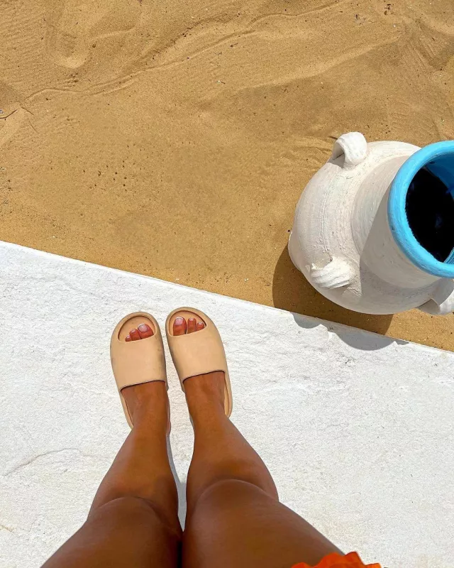 The beige sandals worn by Anais on her Instagram account @flawlessbyanais
