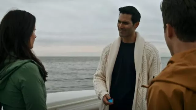 Banana Republic Shawl Collar Cardigan worn by Clark Kent (Tyler Hoechlin) as seen in Superman & Lois (S02E15)