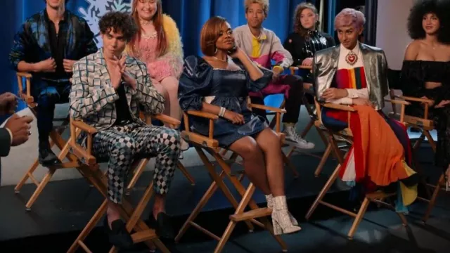 ASOS Design Slim Suit Jacket en Turquoise Geo Print porté par Ricky (Joshua Bassett) vu dans High School Musical: The Musical: The Series (S03E08)