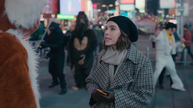 Manteau de laine Maison Margiela Check Print porté par Rachel Friedman (Alexandra Turshen) comme vu dans Partner Track (S01E10)