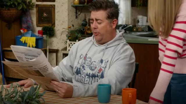New England Legends Mount Rushmore Pullover Hoodie usado por Kevin McRoberts (Eric Petersen) como se ve en KEVIN CAN F**K HIMSELF (S02E05)