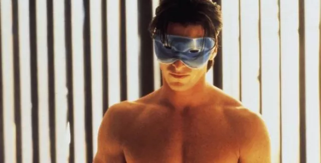 Le masque rafraîchissant porté par Patrick Bateman (Christian Bale) dans le film American Psycho