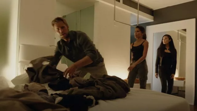 J Brand Houlihan Jeans worn by Lexi Vaziri (Sofia Pernas) as seen in Blood & Treasure (S02E05)