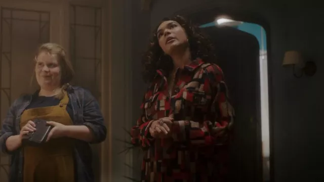 Sézane Tom Jack­et Jacquard Mul­ti­col­ored worn by Flora (Paulina Chávez) as seen in Fate: The Winx Saga (S02E02)