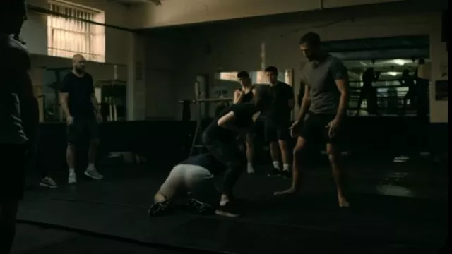 Lululemon Camo Leggings Align usado por DCI Rachel Carey (Holliday Grainger) como se ve en The Capture (S02E01)