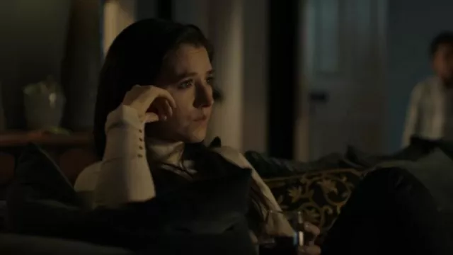 Zara Ba­sic Knit Turtle­neck worn by Hannah Roberts Laura Haddock as seen in The Capture (S02E03)