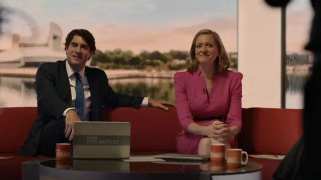 Robe Karen Millen Forever portée par Lauren comme on le voit dans The Capture (S02E04)