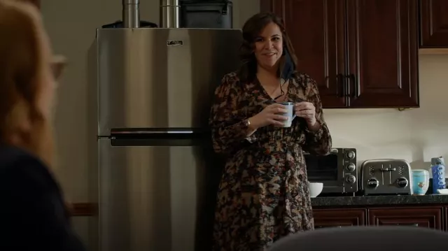 Robe Iro Jorma portée par Sara Castillo (Lindsay Mendez) vue dans All Rise (S02E02)