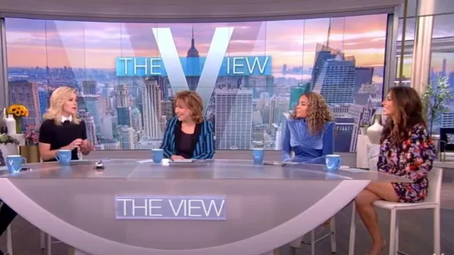 Alex perry Pre­ston Twist­ed Vel­vet Turtle­neck Midi Dress worn by Sunny Hostin as seen in The View on September 29,2022