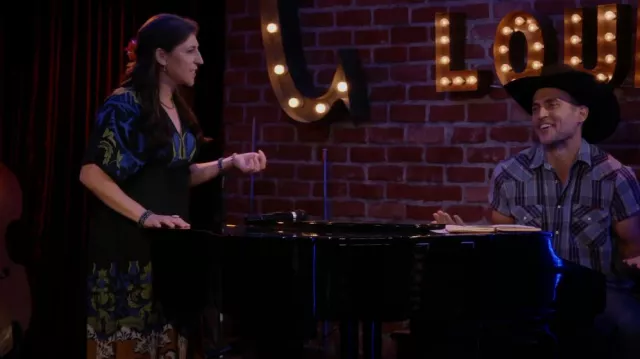 Bl-nk Le Tatiana Kaftan porté par Kat (Mayim Bialik) vu dans Call Me Kat (S03E01)