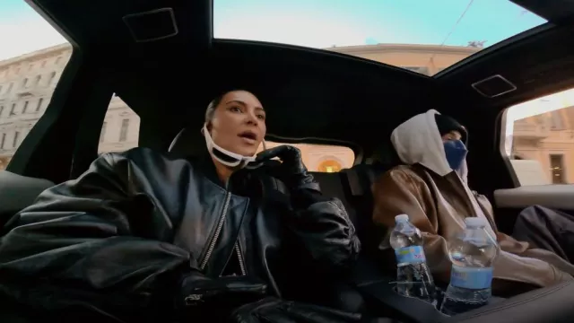 Gants en nylon Prada Re et en cuir Napa portés par Kim Kardashian comme on le voit dans The Kardashians (S02E02)