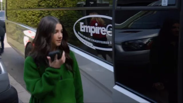 Tna Bigfoot Polar 1/2 Zip Juniper Green worn by Charli D'Amelio as seen in The D'Amelio Show (S02E01)