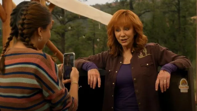 Panhandle Slim Cactus Western Shirt usado por Sunny Barnes (Reba McEntire) como se ve en Big Sky (S03E02)