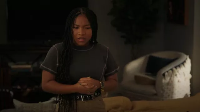BDG Katie Tee usado por Delilah (Laya DeLeon Hayes) como se ve en The Equalizer (S03E01)