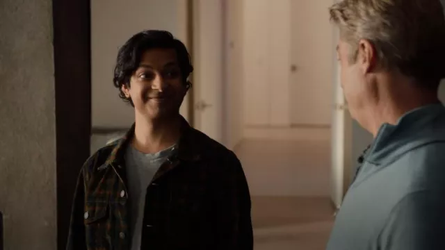 Levi's Classic Pocket Tee worn by Captain Mehta (Ronobir Lahiri) as seen in 9-1-1 (S05E13)