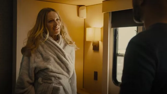 Papinelle Sleepwear Midi Cozy Plush Robe worn by Bree Marie Jensen (Judy  Greer) as seen in Reboot (S01E01)