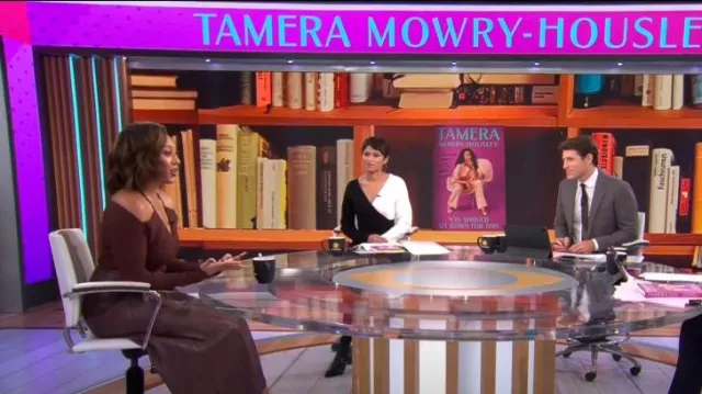 Jupe en faux cuir A.L.C. Tracy portée par Tamera Mowry vue dans CBS Mornings le 4 octobre 2022