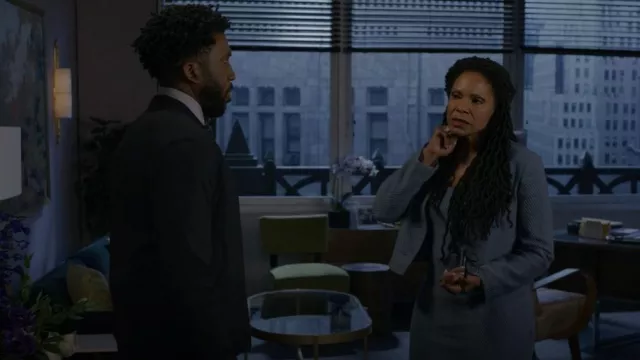 Robe pull à chevrons St. John Raised portée par Liz Reddick (Audra McDonald) vue dans The Good Fight (S06E04)