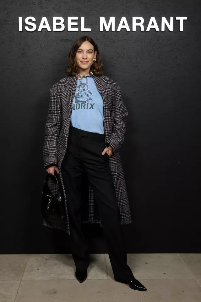 Manteau en laine à carreaux Isabel Marant porté par Alexa Chung lors du photocall Isabel Marant pour la Fashion Week de Paris 2022