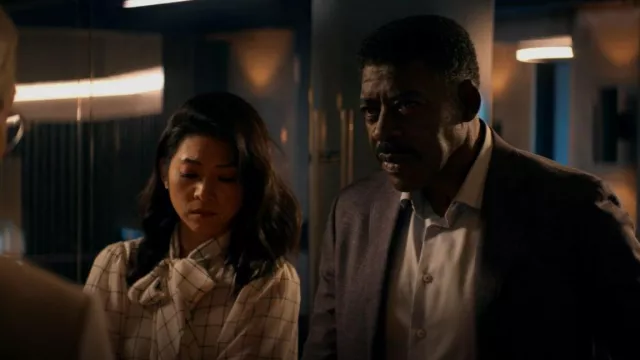 Kendra Scott Ellie Gold Stud Earrings worn by Jenn Chou (Nanrisa Lee) as seen in Quantum Leap (S01E03)