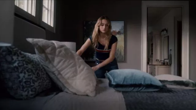 Brandy Melville Navy Striped T-shirt worn by Lucy Albright (Grace Van  Patten) as seen in Tell Me Lies (S01E07)