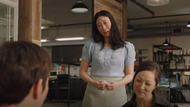 Jupe Zara Houndstooth portée par Joy (Tina Jung) vue dans Strays (S02E04)