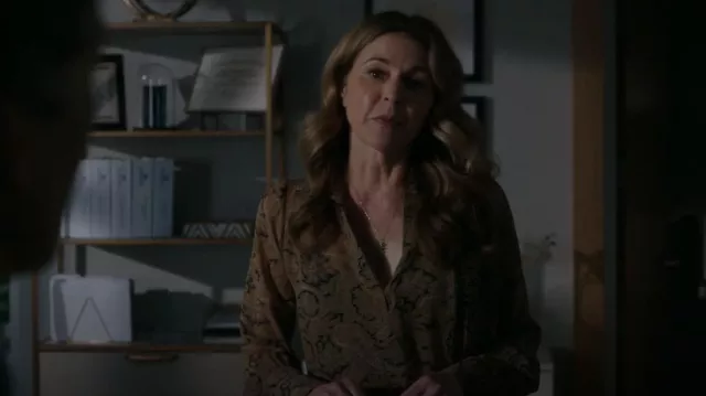 Nili lotan Colleen Silk Popover Blouse worn by Kit Voss (Jane Leeves) as seen in The Resident (S06E03)