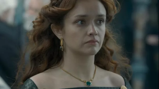 Emerald stone necklace and earrings worn by Queen Alicent Hightower (Olivia Cooke) in House of the Dragon outfits (S01E07)