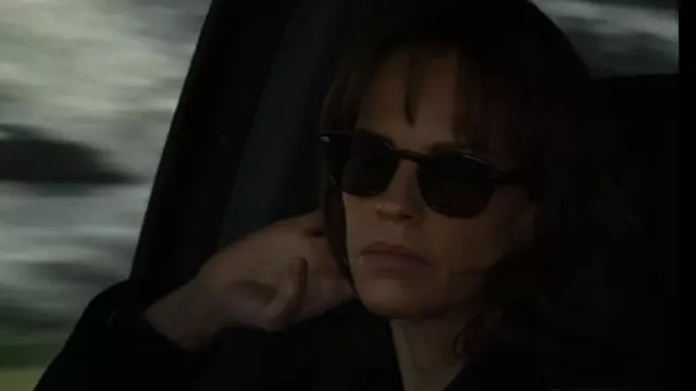 Moscot Lem­tosh Sun­glass­es in Tor­toise worn by Eileen Fitzgerald (Hilary Swank) as seen in Alaska Daily (S01E01)