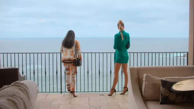 Luis Vuitton Pochette Metis porté par Kayla Cardona vu dans Selling The OC (S01E08)