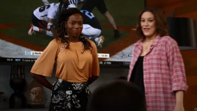A New Day High Rise Wide Leg Pants worn by Denise (Sasheer Zamata) as seen  in Home Economics (S03E03)