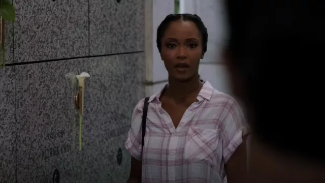 Rails Whitney Plaid Shirt In White Rose porté par April Sexton (Yaya DaCosta) vu à Chicago Med (S08E01)