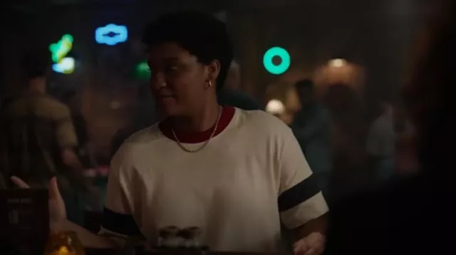 Topman Over­sized Tex­tured T-shirt with Sleeve Pan­el in White worn by Eve Edwards (Jules Latimer) as seen in Fire Country (S01E02)