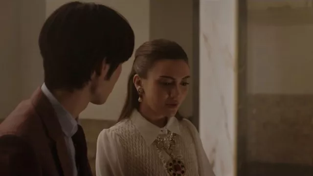 Uterque White Blouse worn by Lissa Dragomir (Daniela Nieves) as seen in Vampire Academy (S01E08)