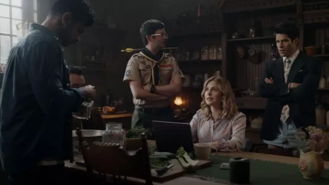 Chemise Y.A.S. Meggie portée par Samantha (Rose McIver) vue dans Ghosts (S02E02)