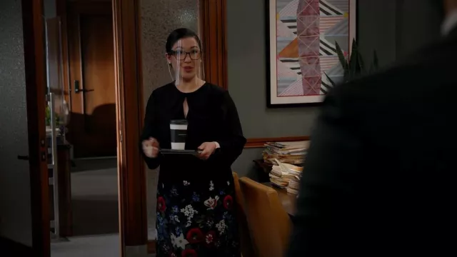 Robe florale Hobbs Aura portée par Sherri Kansky (Ruthie Ann Miles) vue dans All Rise (S02E16)